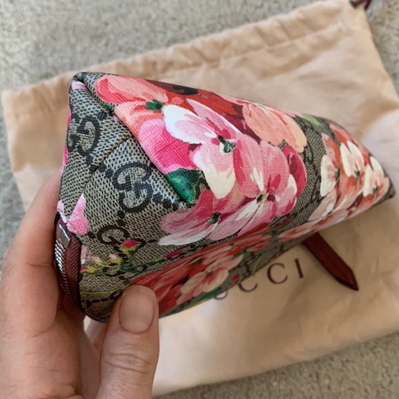 GUCCI Blooms Cosmetic Pouch - Picture 5 of 12